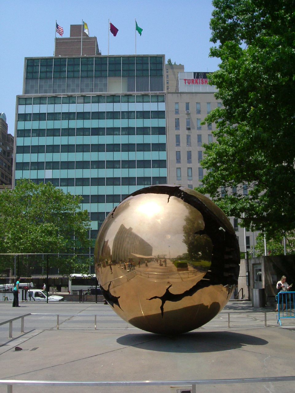 UN Headquarters, NY -- World Happiness Report -- photo courtesy of Rob Young